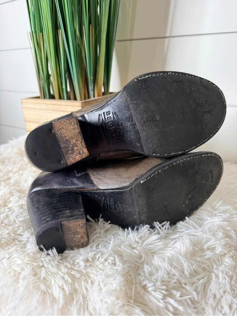 Bed Stu Yell Two-Tone Distressed Leather Ankle Booties Smoke Grey Black Size 8 - Picture 9 of 9